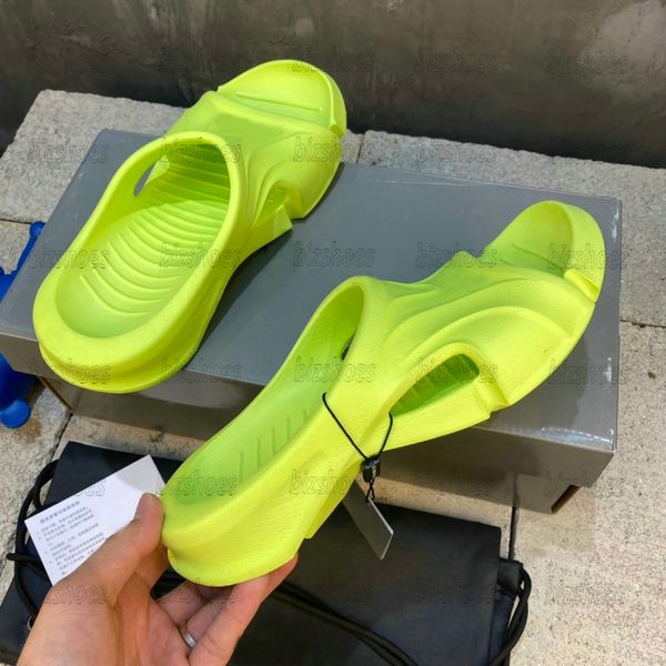 2023 men's women paris slipper classic triple s pool slide mold rubber slide sandals chunky tread sole summer beach casual shoes flip f, Black
2023 men's women paris slipper classic triple s pool slide mold rubber slide sandals chunky tread sole summer beach casual shoes flip f, Black