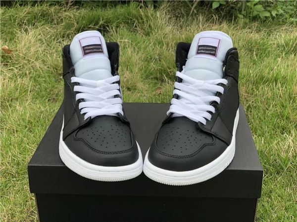 2023 basketball shoes jumpman 1 mid black white designer man classic maybe i destroyed the game fashion sneakers come with box
2023 basketball shoes jumpman 1 mid black white designer man classic maybe i destroyed the game fashion sneakers come with box