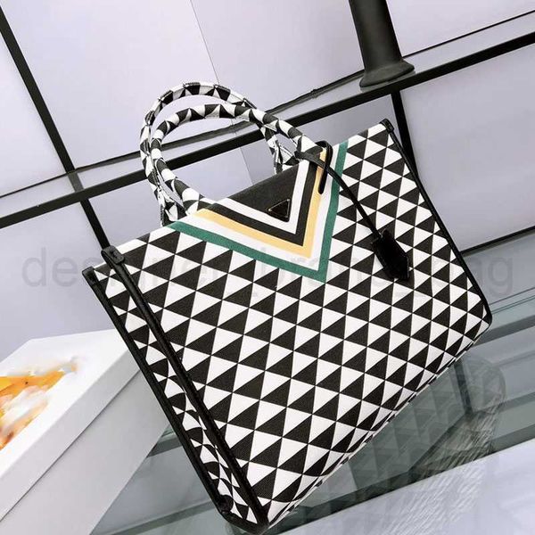 ss21 women luxurys designer bag small tote bag in symbole embroidered fabric the totes bags handbag wallet raffia clutch messengers shouder
ss21 women luxurys designer bag small tote bag in symbole embroidered fabric the totes bags handbag wallet raffia clutch messengers shouder