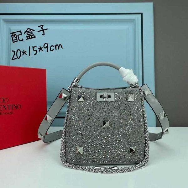 valentions crystal women handbag beauty bags designer luxurys super flash silver rivet handheld shoulder crossbody diamond chain 1 b5ks
valentions crystal women handbag beauty bags designer luxurys super flash silver rivet handheld shoulder crossbody diamond chain 1 b5ks