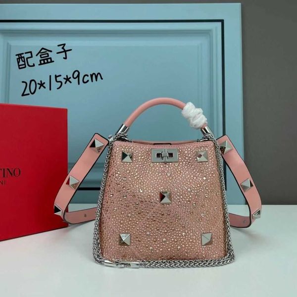 handbag designer valentions women beauty crystal bags luxurys super flash silver rivet handheld shoulder crossbody diamond chain vucb
handbag designer valentions women beauty crystal bags luxurys super flash silver rivet handheld shoulder crossbody diamond chain vucb