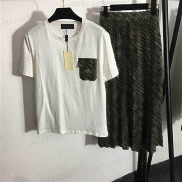designer skirt set women two pieces dress new suit chest pocket cotton short-sleeved t-shirt and letter logo print high waist pleated skirt, White
designer skirt set women two pieces dress new suit chest pocket cotton short-sleeved t-shirt and letter logo print high waist pleated skirt, White