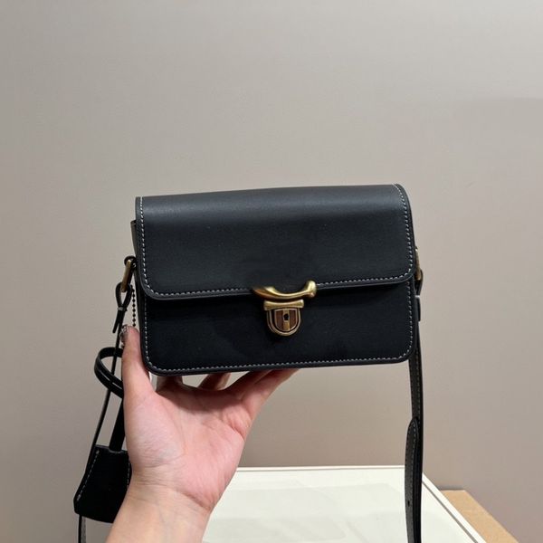 designer bag women's tote luxury one shoulder bag classic printed alphabet bag fashion casual crossbody bag leather clamshell senior el
designer bag women's tote luxury one shoulder bag classic printed alphabet bag fashion casual crossbody bag leather clamshell senior el