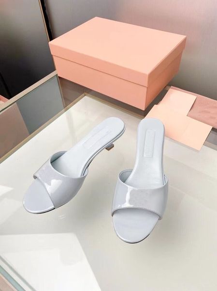 summer slippers designer candy color women's rhinestone fashion low heel shoes black square toe high heel beach shoes comfortable women
summer slippers designer candy color women's rhinestone fashion low heel shoes black square toe high heel beach shoes comfortable women