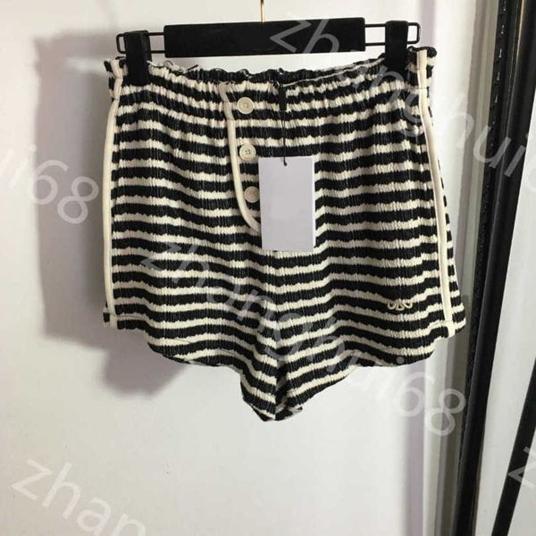23ss womens designer clothing womens shorts contrasting color striped button embroidery casual shorts women clothes a1, White;black
23ss womens designer clothing womens shorts contrasting color striped button embroidery casual shorts women clothes a1, White;black