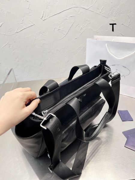2023 fashion hand korean version new shoulder women's nylon carrying crossbody casual large minimalist tote bag fashionable and versati
2023 fashion hand korean version new shoulder women's nylon carrying crossbody casual large minimalist tote bag fashionable and versati