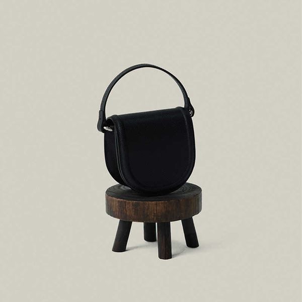 shijian black cowhide mini 2023 new embossed genuine leather women's korean diagonal straddle handheld bag 60556
shijian black cowhide mini 2023 new embossed genuine leather women's korean diagonal straddle handheld bag 60556