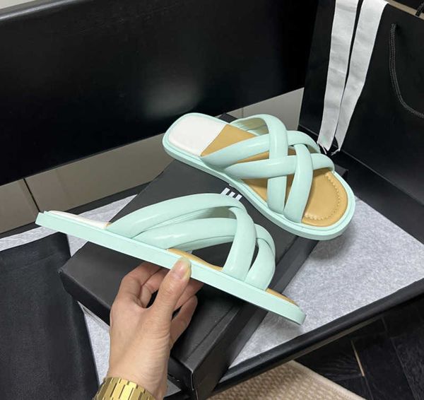 2023 designer women's slippers product summer classic slippers bread slippers fashion people love simple luxury style, Black
2023 designer women's slippers product summer classic slippers bread slippers fashion people love simple luxury style, Black