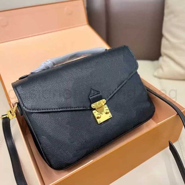 luxurys designers bag embossing flower pochette women handbag messenger bags genuine leather metis elegant womens shoulder crossbody bag hql
luxurys designers bag embossing flower pochette women handbag messenger bags genuine leather metis elegant womens shoulder crossbody bag hql