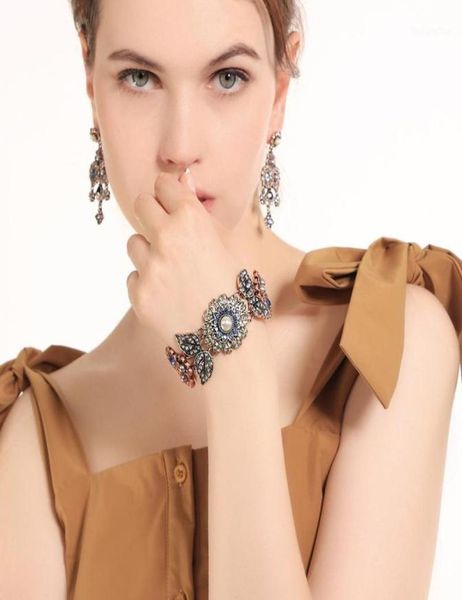 bangle vintage gold color exquisite fairy flower big hyperbole thick bracelets unigue design femme jewelry13713250, Black
bangle vintage gold color exquisite fairy flower big hyperbole thick bracelets unigue design femme jewelry13713250, Black