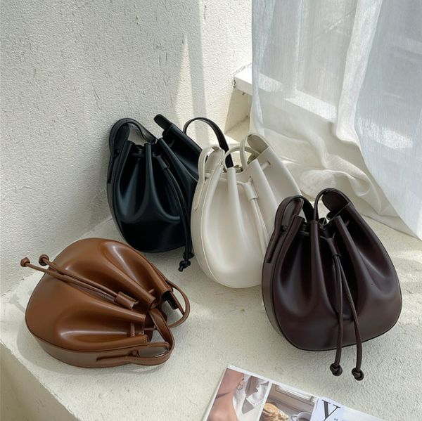 evening bags korean version women s minority shoulder pu fashion messenger drawstring wrinkled bucket 230505
evening bags korean version women s minority shoulder pu fashion messenger drawstring wrinkled bucket 230505