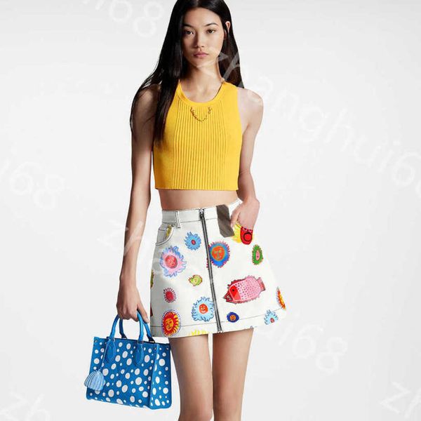 23ss designer skirts womens designer clothing tropical fish pattern printed front zipper high waist slimming a-line half skirt women clothes, Black
23ss designer skirts womens designer clothing tropical fish pattern printed front zipper high waist slimming a-line half skirt women clothes, Black