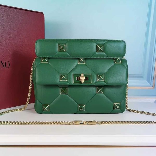 medium rivet designer luxurys women handbag bags chain shoulder backpack 3d diamond grid women's handheld crossbody pd2y
medium rivet designer luxurys women handbag bags chain shoulder backpack 3d diamond grid women's handheld crossbody pd2y