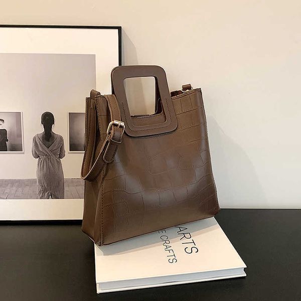 handbag women's spring/summer 2023 new crowd trend fashion tote versatile large capacity crossbody bag
handbag women's spring/summer 2023 new crowd trend fashion tote versatile large capacity crossbody bag