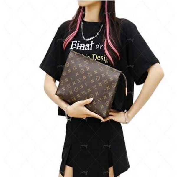 women designers hand bag leather cosmetic bags luxurys ladies makeup clutch waterproof for woman travel toiletry pouch protection lady cases
women designers hand bag leather cosmetic bags luxurys ladies makeup clutch waterproof for woman travel toiletry pouch protection lady cases