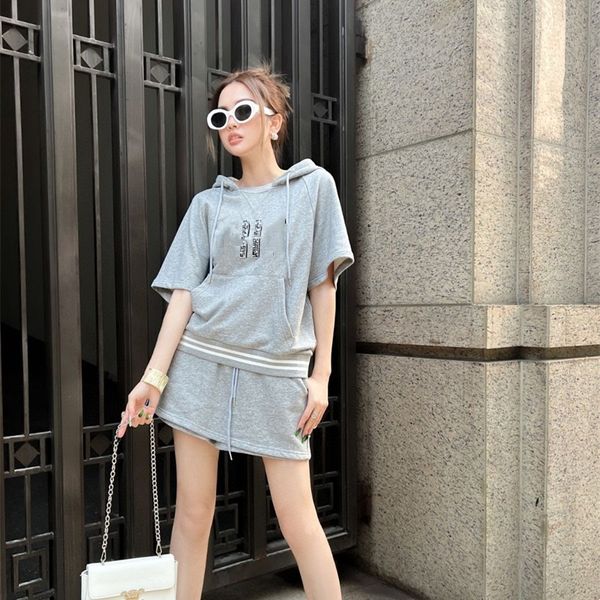 designer dress tracksuit women 2 piece set hooded short sleeve t-shirt and short sport pants 2 pieces suits casual outdoor clothes summer, Gray
designer dress tracksuit women 2 piece set hooded short sleeve t-shirt and short sport pants 2 pieces suits casual outdoor clothes summer, Gray