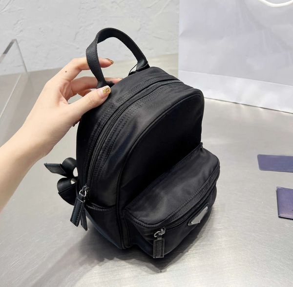 backpack designer nylon shoulder bags classic handbags black triangle sign metal zipper multi pockets schoolbag 2023, Black;red
backpack designer nylon shoulder bags classic handbags black triangle sign metal zipper multi pockets schoolbag 2023, Black;red