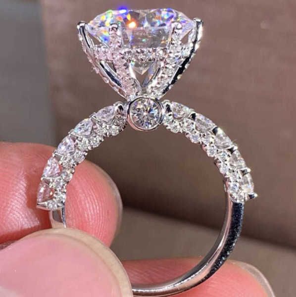 wedding rings luxury big natural diamond band with central moissanite stone in 4ct vvs d color for wedding ring, Slivery;golden
wedding rings luxury big natural diamond band with central moissanite stone in 4ct vvs d color for wedding ring, Slivery;golden