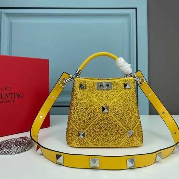 designer bags women bags luxurys handbag beauty crystal silver rivet handheld shoulder crossbody diamond chain loco bag vsling crossbody clu
designer bags women bags luxurys handbag beauty crystal silver rivet handheld shoulder crossbody diamond chain loco bag vsling crossbody clu