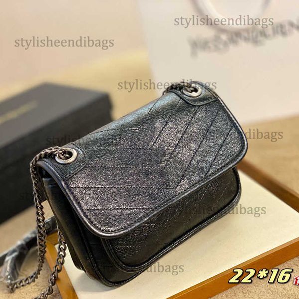 stylisheendibags shoulder bags 2022 designer bag explosive oil wax tire cowhide burst crack single shoulder messenger chain bag european cla
stylisheendibags shoulder bags 2022 designer bag explosive oil wax tire cowhide burst crack single shoulder messenger chain bag european cla