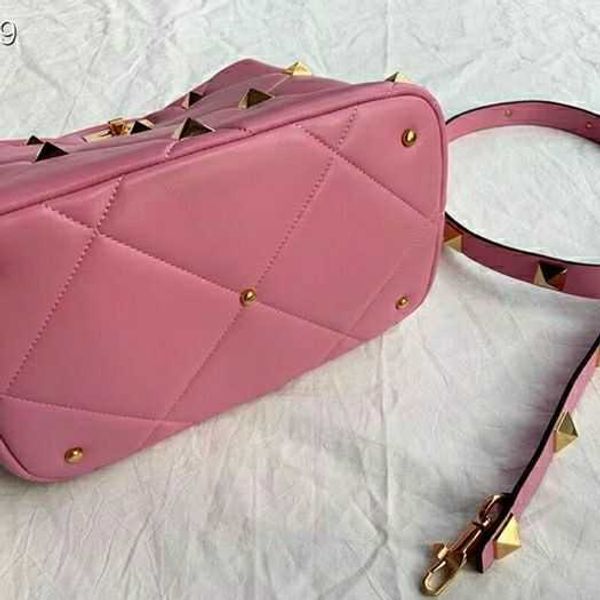 designer handbag women bags quilted luxurys color stitching outline diamond pattern portable shoulder women's chain nx8e
designer handbag women bags quilted luxurys color stitching outline diamond pattern portable shoulder women's chain nx8e