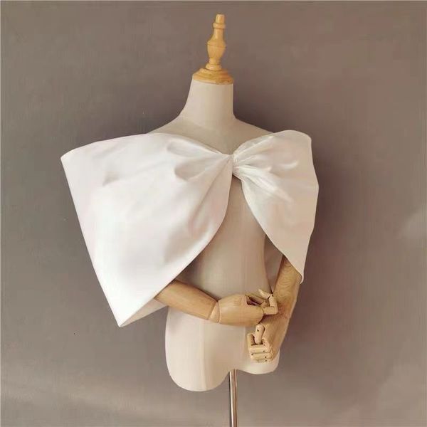wedding hair jewelry sleeve formal satin white bolero bridal jacket good quality custom made wholesale coat 230506, Slivery;golden
wedding hair jewelry sleeve formal satin white bolero bridal jacket good quality custom made wholesale coat 230506, Slivery;golden