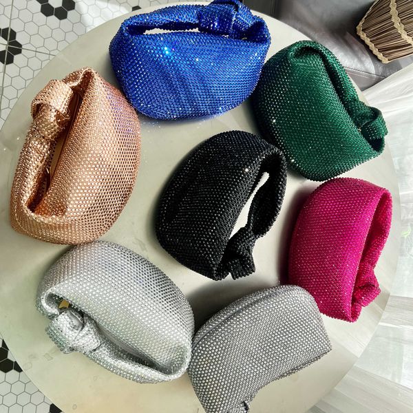 2022 autumn trend small people carry new zippered dumplings bags under the armpit fashionable personality solid color portable women's
2022 autumn trend small people carry new zippered dumplings bags under the armpit fashionable personality solid color portable women's