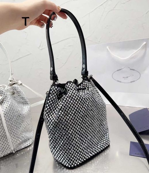 2023 handbag women's new tidal full diamond bucket leisure versatile small fashion trend crossbody bag
2023 handbag women's new tidal full diamond bucket leisure versatile small fashion trend crossbody bag