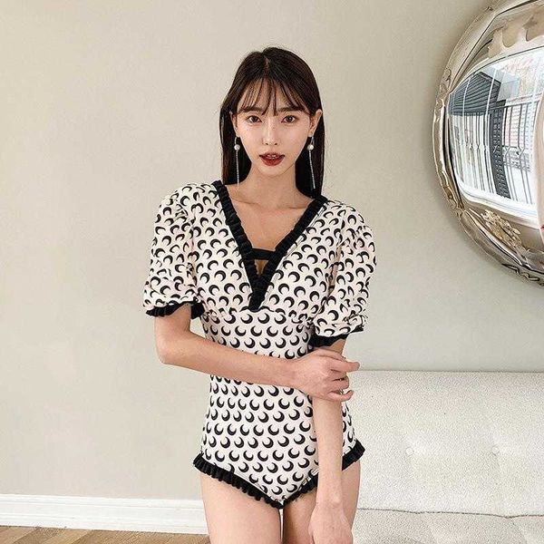 fashion crescent v neck womens swimwear conservative triangle siamese cover belly thin junior swimsuit, White;black
fashion crescent v neck womens swimwear conservative triangle siamese cover belly thin junior swimsuit, White;black