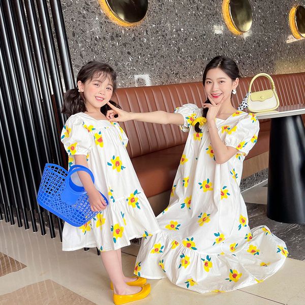 family matching outfits summer parent-child floral dress round neck short-sleeved printed parent-child dress mom and daughter matching cloth, Blue
family matching outfits summer parent-child floral dress round neck short-sleeved printed parent-child dress mom and daughter matching cloth, Blue