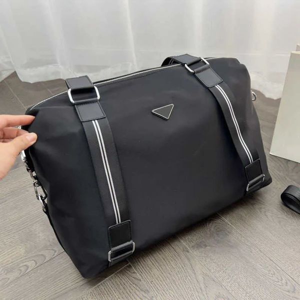 duffel bags designer travel bags gym luggage handbag high capacity nylon luxury crossbody bags yoga handbags 22120, Black;red
duffel bags designer travel bags gym luggage handbag high capacity nylon luxury crossbody bags yoga handbags 22120, Black;red