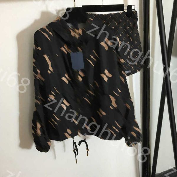 23ss casual suit women tracksuit womens designer clothing long-sleeved hooded trench coat with presbytery logo print high-waisted shorts set, Gray
23ss casual suit women tracksuit womens designer clothing long-sleeved hooded trench coat with presbytery logo print high-waisted shorts set, Gray