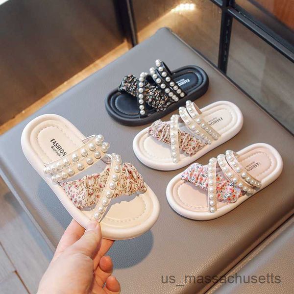 slipper casual kids slippers summer girls' sandals pearls anti-skid outer wear soft soled baby' chic beach shoes children, Black;grey
slipper casual kids slippers summer girls' sandals pearls anti-skid outer wear soft soled baby' chic beach shoes children, Black;grey