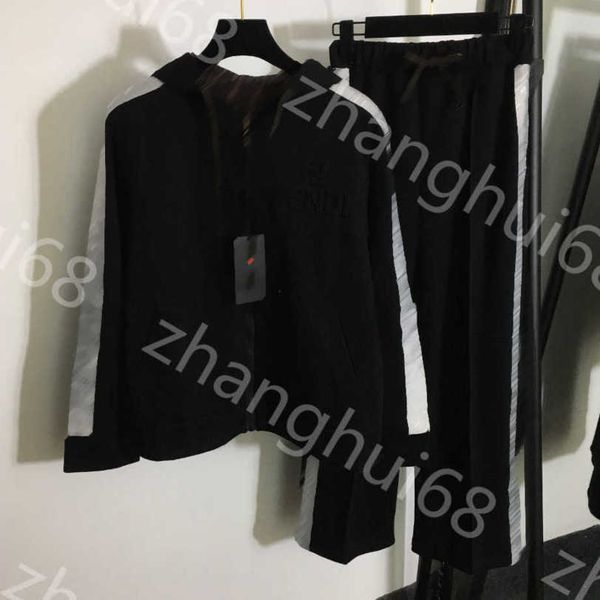 23ss womens designer clothing women tracksuit chest stereo letter embossed long sleeve hooded zipper coat bright silk letter webbing patchwo, Gray
23ss womens designer clothing women tracksuit chest stereo letter embossed long sleeve hooded zipper coat bright silk letter webbing patchwo, Gray