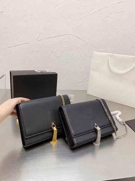 shoulder bags women messenger handbag classic tassel chain high capacity personality fashion underarm leather purses lady wallet 1022, Black;red
shoulder bags women messenger handbag classic tassel chain high capacity personality fashion underarm leather purses lady wallet 1022, Black;red