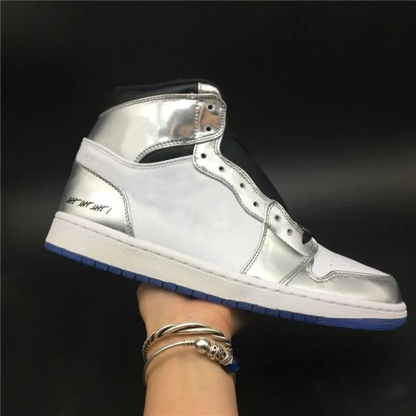 2023 basketball shoes highest jumpman 1 high hi think 16 pass the torch man designer i chrome white turbo green black fashion sport sneakers
2023 basketball shoes highest jumpman 1 high hi think 16 pass the torch man designer i chrome white turbo green black fashion sport sneakers