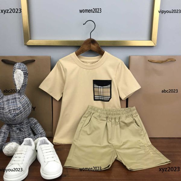 luxury tracksuits kids designer clothes child outdoors sets baby suits 2pcs alphabet print pocket embellishment t-shirt and khaki shorts, White
luxury tracksuits kids designer clothes child outdoors sets baby suits 2pcs alphabet print pocket embellishment t-shirt and khaki shorts, White