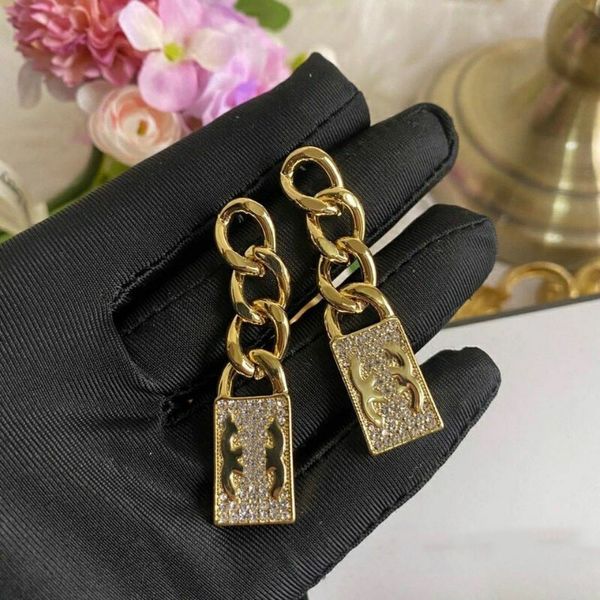luxury designer brand letter stud earring classic fashion pendant women earring wedding party jewerlry accessories high quality, Golden;silver
luxury designer brand letter stud earring classic fashion pendant women earring wedding party jewerlry accessories high quality, Golden;silver