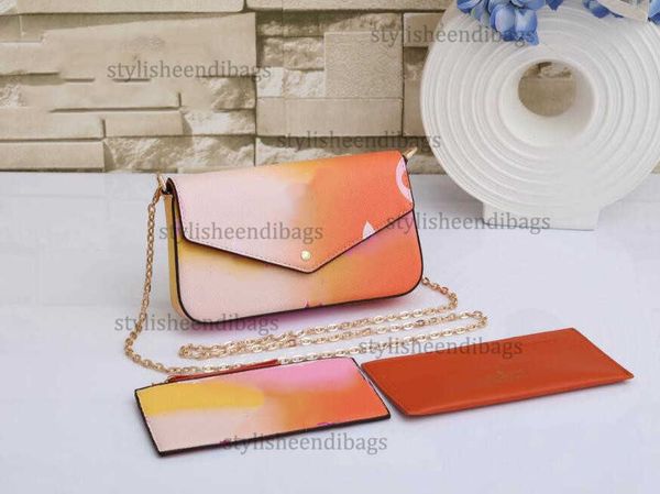stylisheendibags designer chain bags three-piece set special edition simple subtle gradient color rendering shoulder bag soft grain leather
stylisheendibags designer chain bags three-piece set special edition simple subtle gradient color rendering shoulder bag soft grain leather