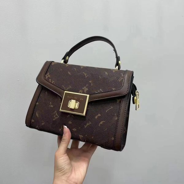 manufacturers direct sales of new fashion trendy shoulder bag simple ringer pu material all matching handbag crossbody bag
manufacturers direct sales of new fashion trendy shoulder bag simple ringer pu material all matching handbag crossbody bag