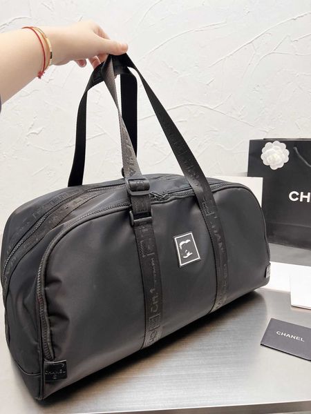 2023 fashion hand short distance business trip large capacity nylon cloth fashionable and simple one shoulder black storage travel bag
2023 fashion hand short distance business trip large capacity nylon cloth fashionable and simple one shoulder black storage travel bag