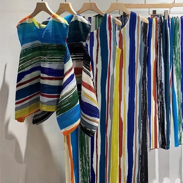 womens two piece pants miyake pleated sets summer colorful striped oil painting loose sleeveless vest dress wide leg designer style 230505, White
womens two piece pants miyake pleated sets summer colorful striped oil painting loose sleeveless vest dress wide leg designer style 230505, White