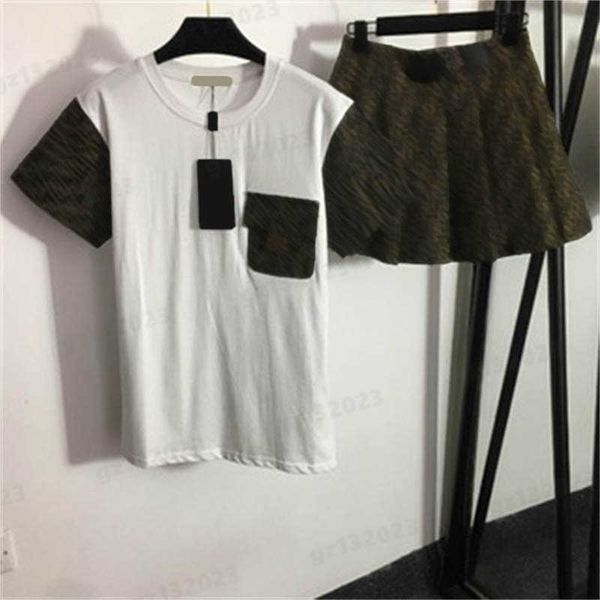 designer women clothing fashion two pieces dress color blocked short-sleeved t-shirt and letter pleated skirt sets luxury ladies summer suit, White
designer women clothing fashion two pieces dress color blocked short-sleeved t-shirt and letter pleated skirt sets luxury ladies summer suit, White