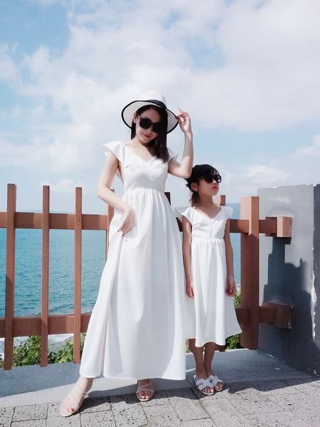 family matching outfits summer mom baby daughter dresses seaside holiday dress backless long dress flying sleeve beach dress parent-child 23, Blue
family matching outfits summer mom baby daughter dresses seaside holiday dress backless long dress flying sleeve beach dress parent-child 23, Blue