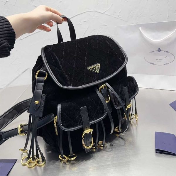 2023 fashion hand fashionable new shoulder velvet cloth simple drawstring flip backpack practical multi pocket casual commuting bag trendy
2023 fashion hand fashionable new shoulder velvet cloth simple drawstring flip backpack practical multi pocket casual commuting bag trendy