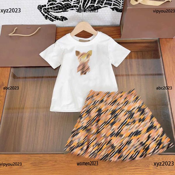 luxury tracksuits kids clothes child t-shirt sets baby 2pcs cartoon printed short sleeves and full letter printed skirt summer product, White
luxury tracksuits kids clothes child t-shirt sets baby 2pcs cartoon printed short sleeves and full letter printed skirt summer product, White