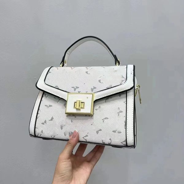manufacturers direct sales of new fashion trendy shoulder bag simple ringer pu material all matching handbag crossbody bag
manufacturers direct sales of new fashion trendy shoulder bag simple ringer pu material all matching handbag crossbody bag