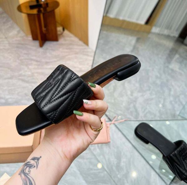slipper designer slide summer sandals fashion beach indoor flat flip flops leather lady women shoes ladies slippers size 35-41 with box, Black
slipper designer slide summer sandals fashion beach indoor flat flip flops leather lady women shoes ladies slippers size 35-41 with box, Black