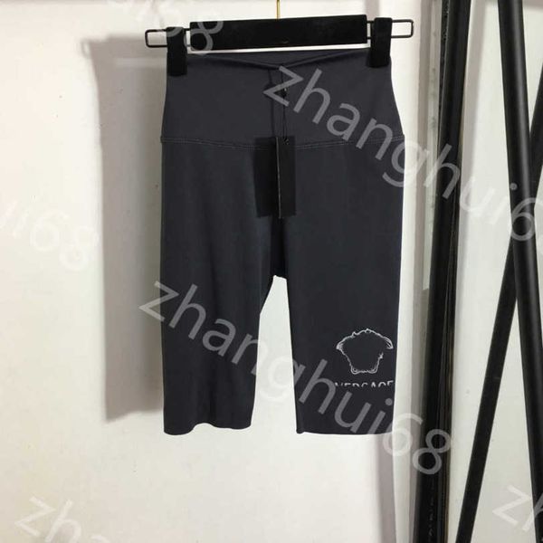 23ss yoga pants women designer leggings womens leggings portrait alphabet reflective print elastic slim five points bodybuilding shorts legg, Black
23ss yoga pants women designer leggings womens leggings portrait alphabet reflective print elastic slim five points bodybuilding shorts legg, Black