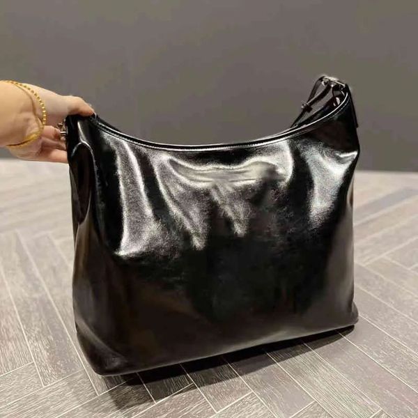 luxury large capacity casual shoulder underarm bag women tote bags designer handbags cowhide female shopping sports totes 2023, Black;red
luxury large capacity casual shoulder underarm bag women tote bags designer handbags cowhide female shopping sports totes 2023, Black;red